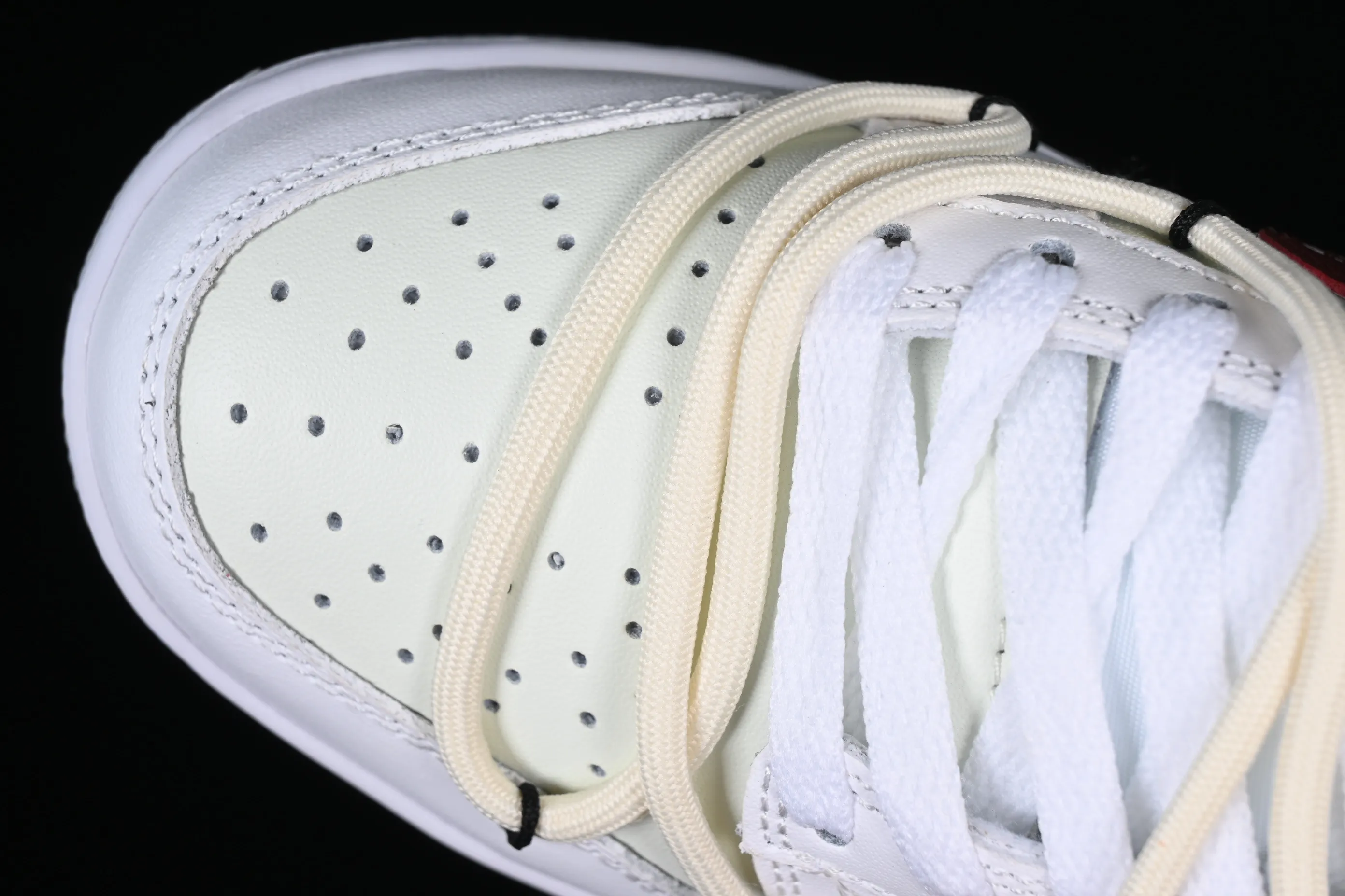 All Categories Nk SB Dunk Series Nk SB Dunk Low Low-top sneakers Nk Dunk Low Travel high-street style SB strappy low-top casual sneakers DH9765-102